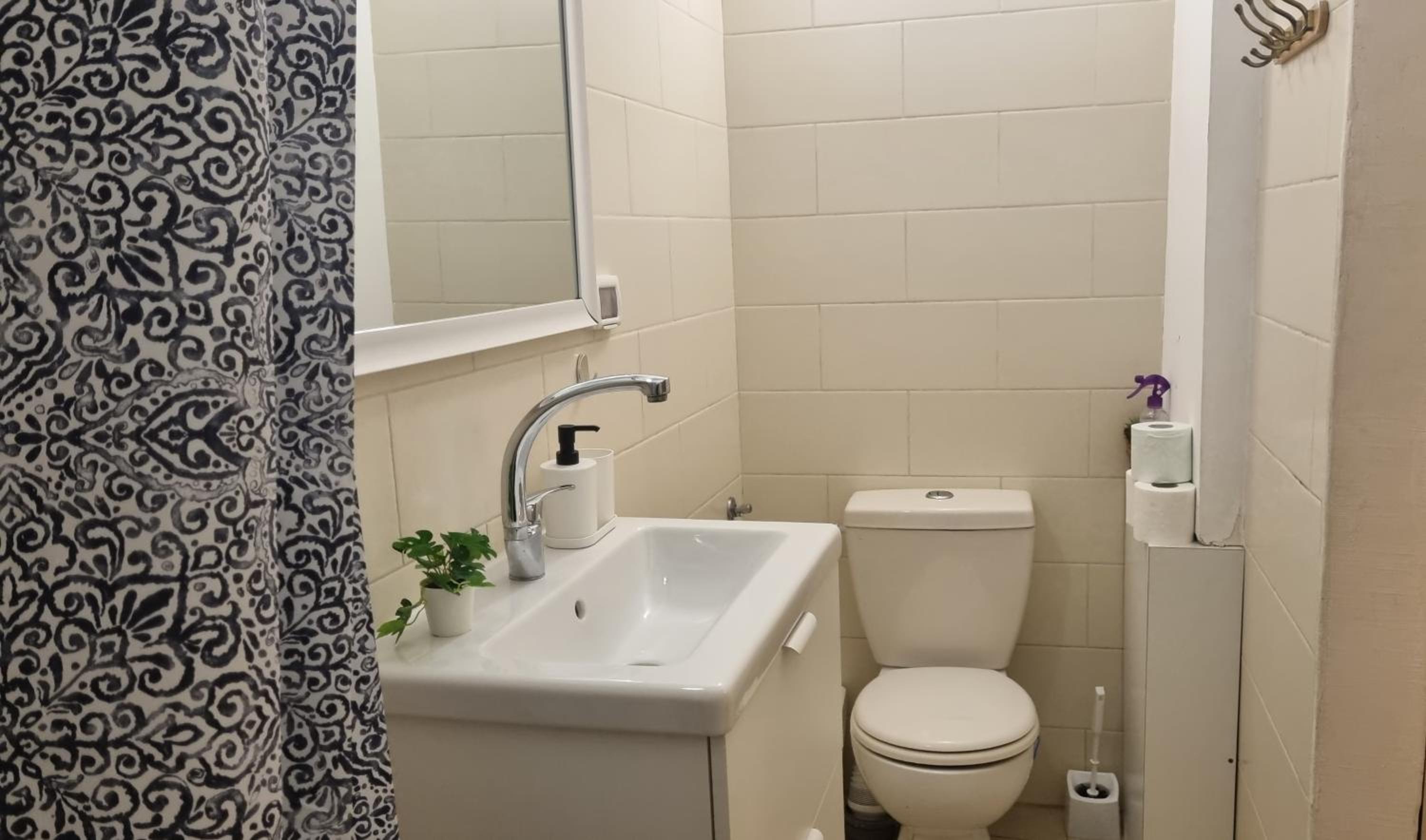 Authentic Jerusalem Apt, Cosy and Central! view 4