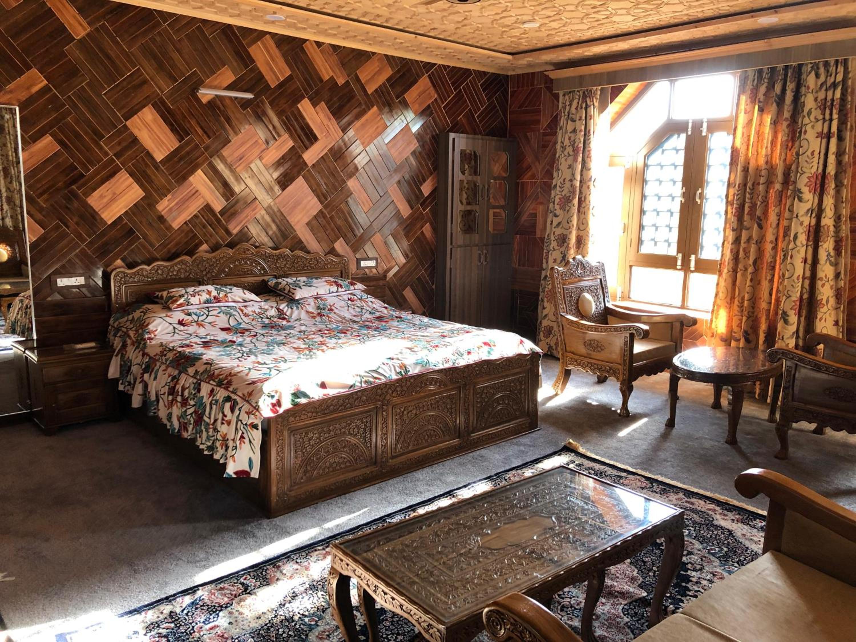 Kashmir Aikyam House