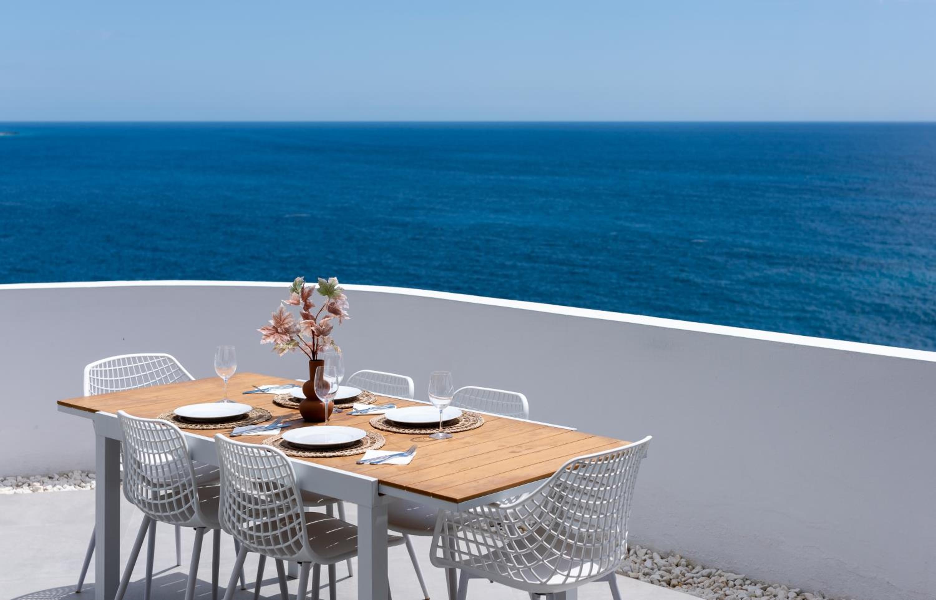 RentitSpain - Casa Acantilado - Lujo y Estilo Frente a la Costa Tropical