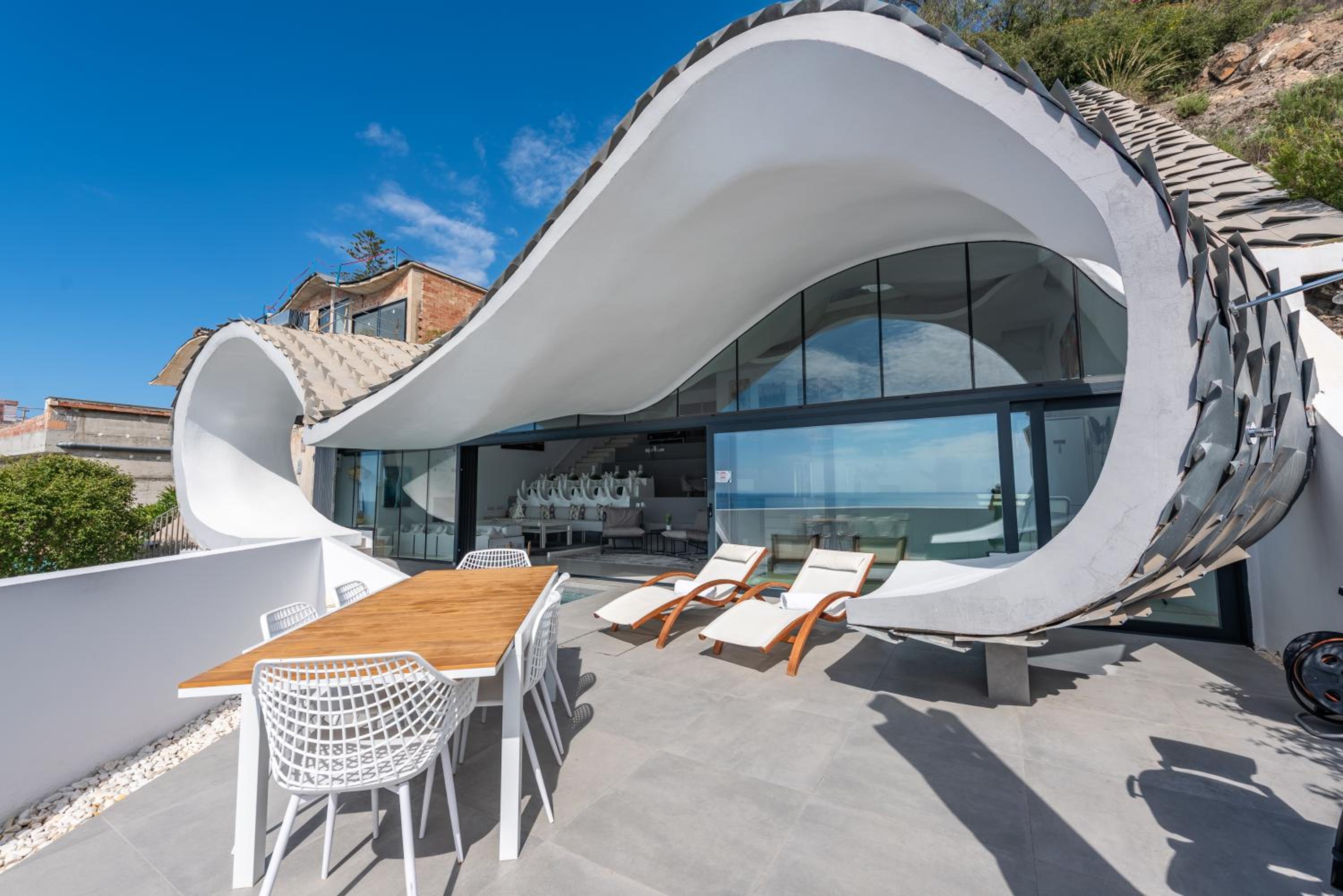 RentitSpain - Casa Acantilado - Lujo y Estilo Frente a la Costa Tropical