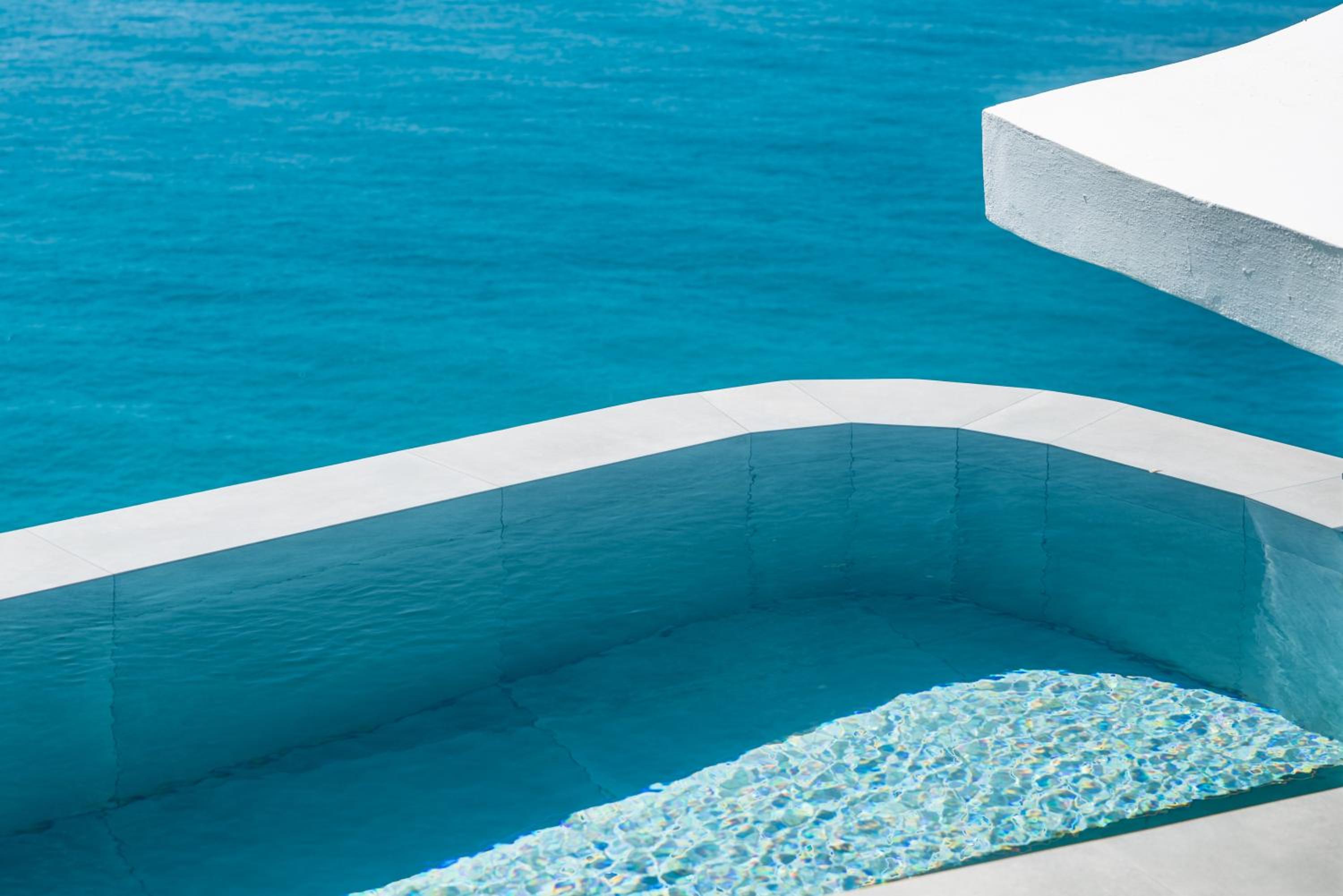 RentitSpain - Casa Acantilado - Lujo y Estilo Frente a la Costa Tropical