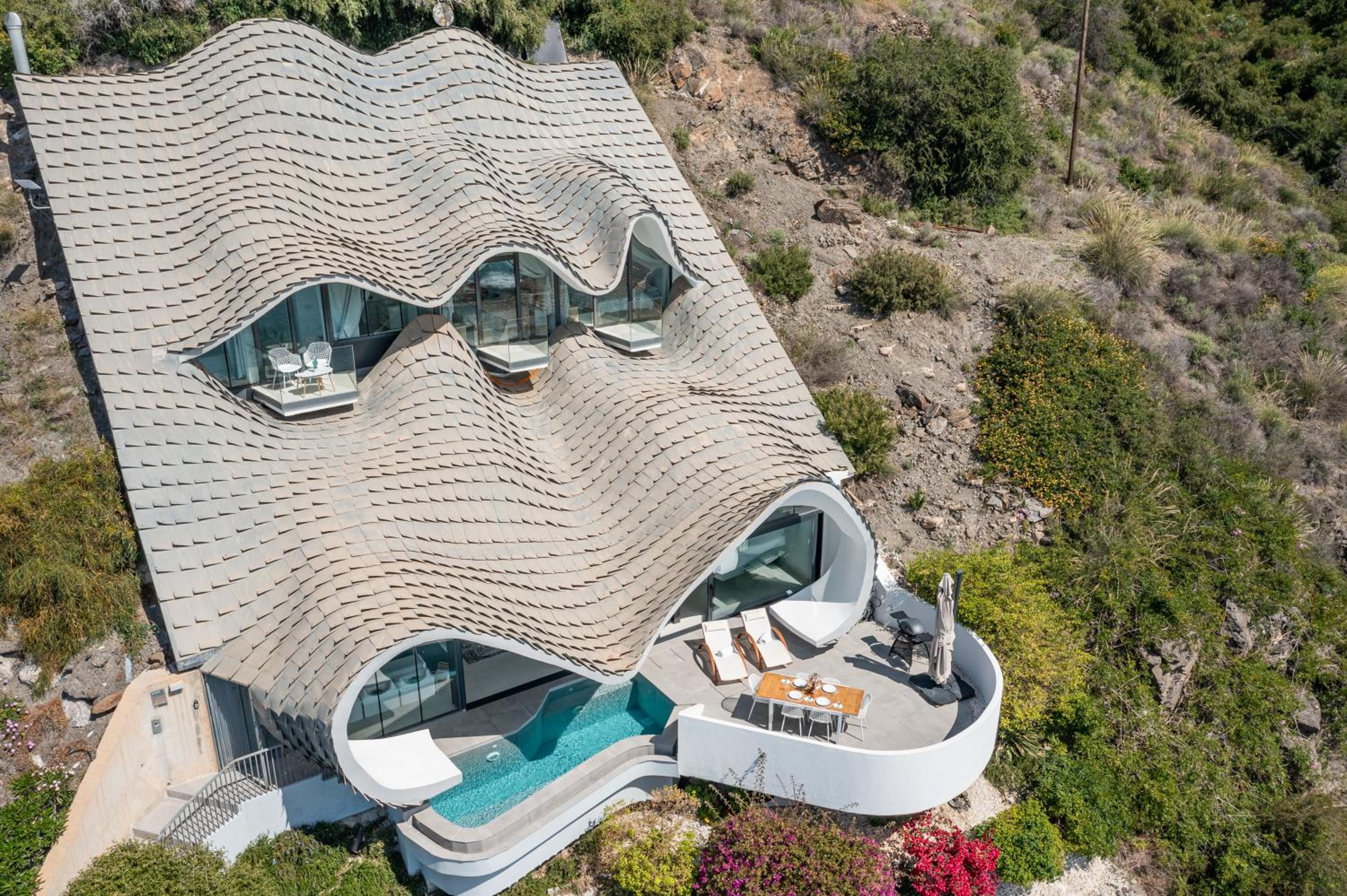 RentitSpain - Casa Acantilado - Lujo y Estilo Frente a la Costa Tropical
