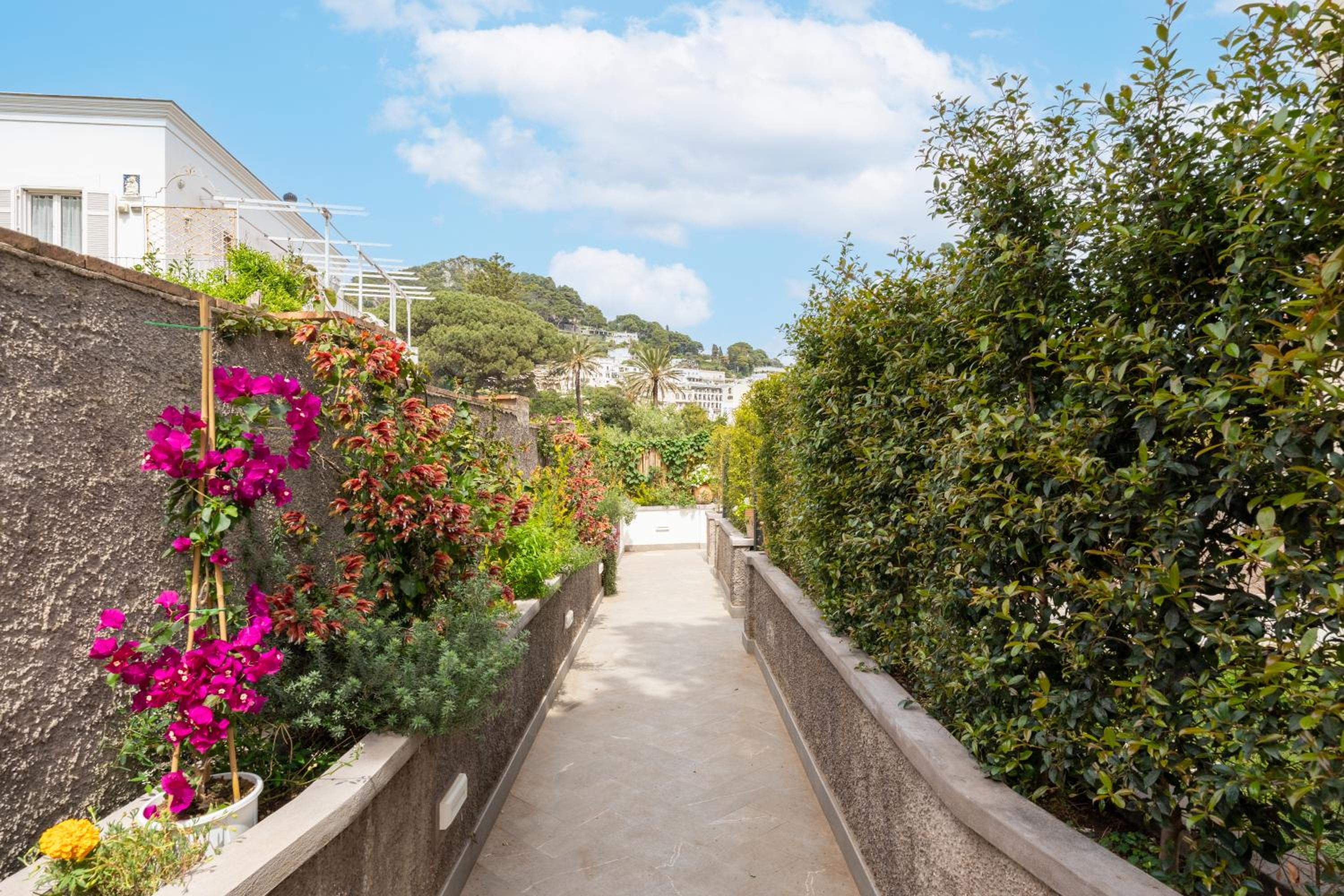 Casa Levante Luxury Apartments Capri view 4