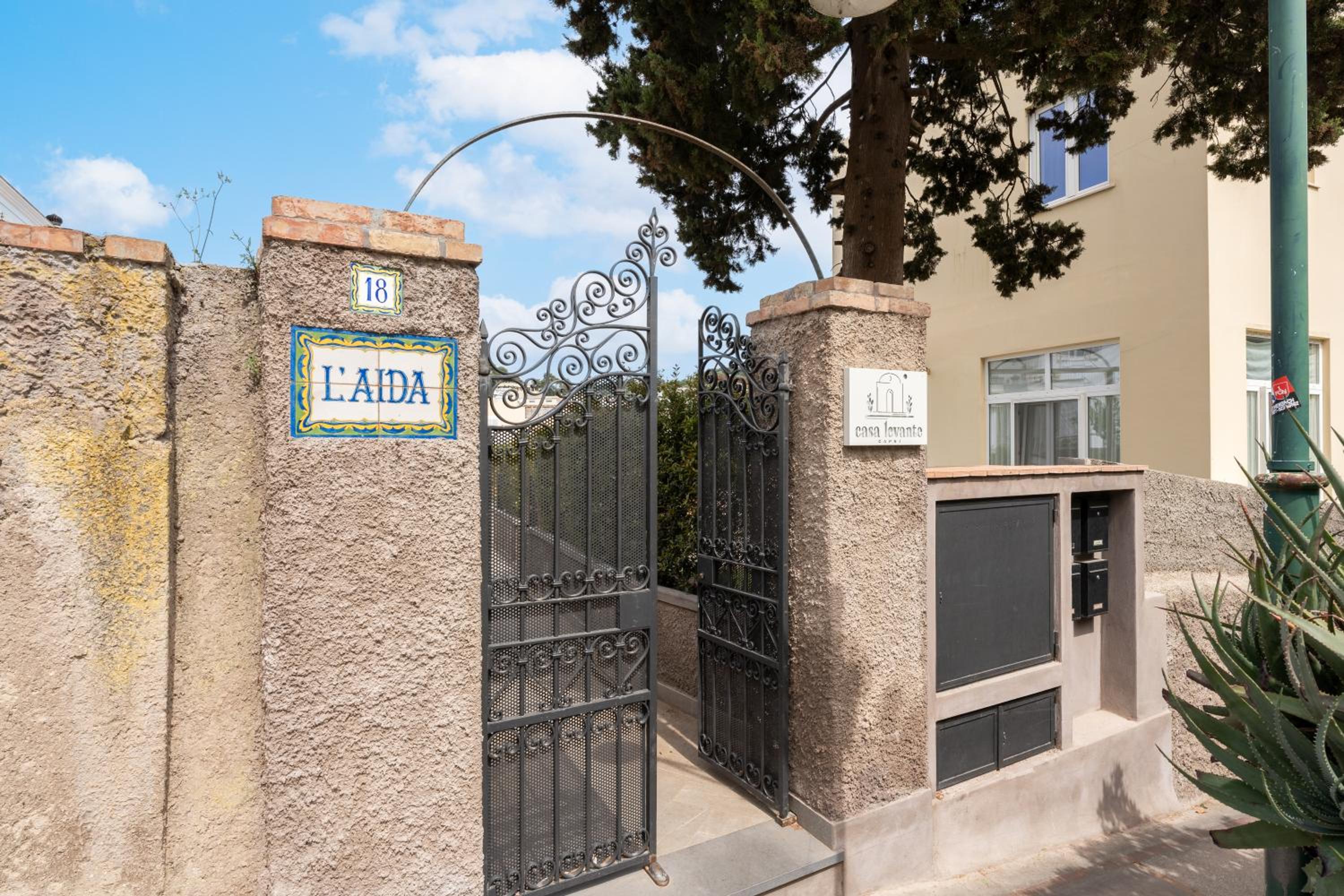 Casa Levante Luxury Apartments Capri view 5