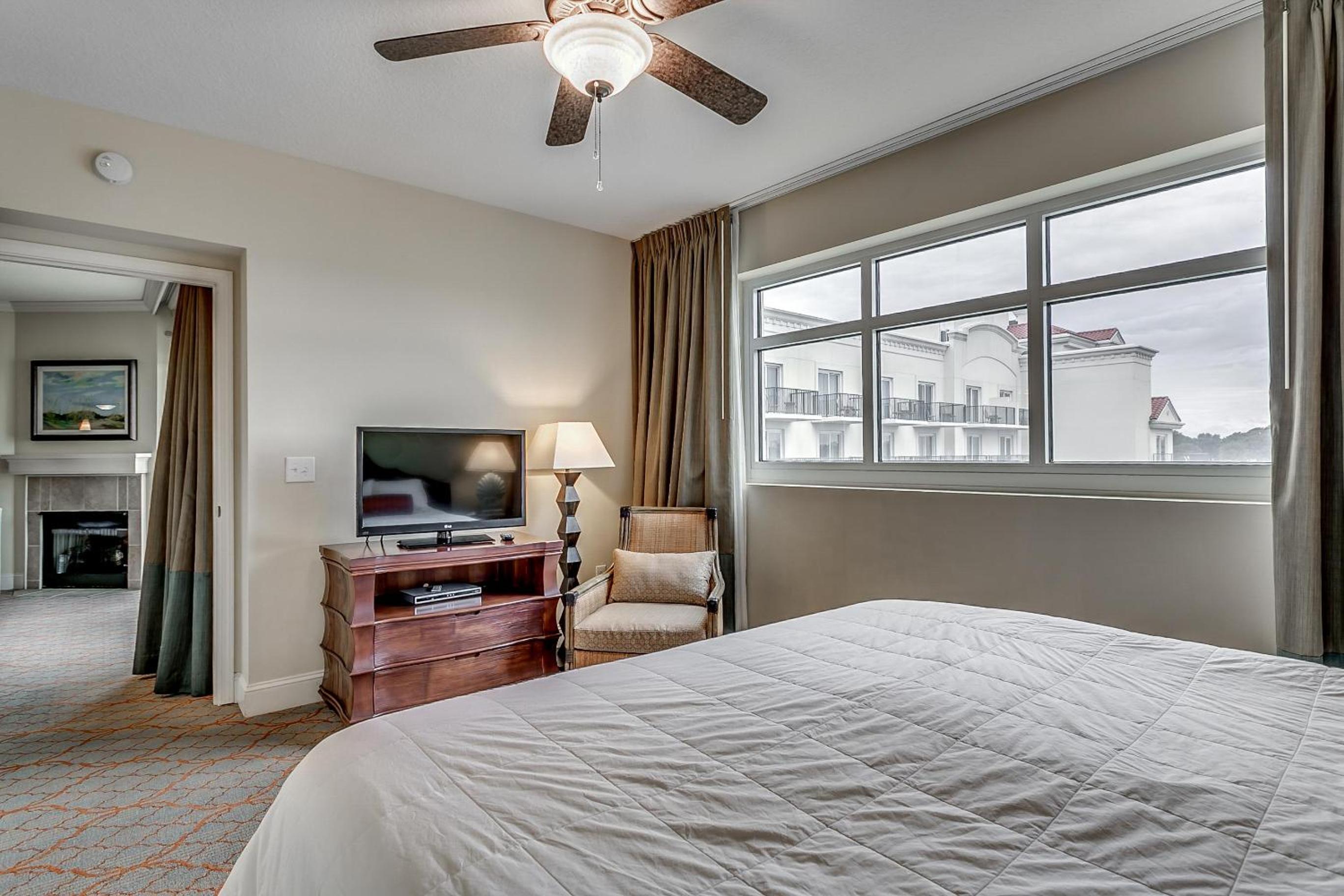 The Marina 4-502 view 4