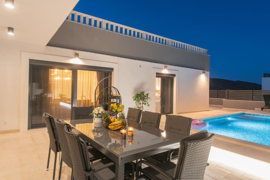 Luxury Villa Mia with sea view, heated pool and jacuzzi view 3