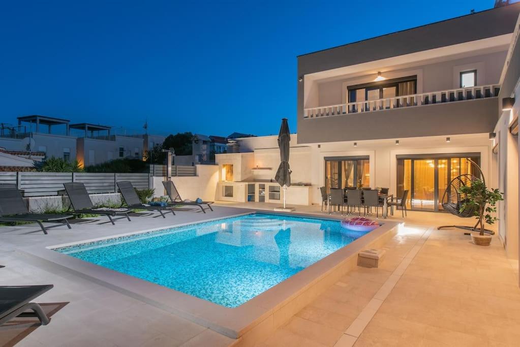 Luxury Villa Mia with sea view, heated pool and jacuzzi view 4