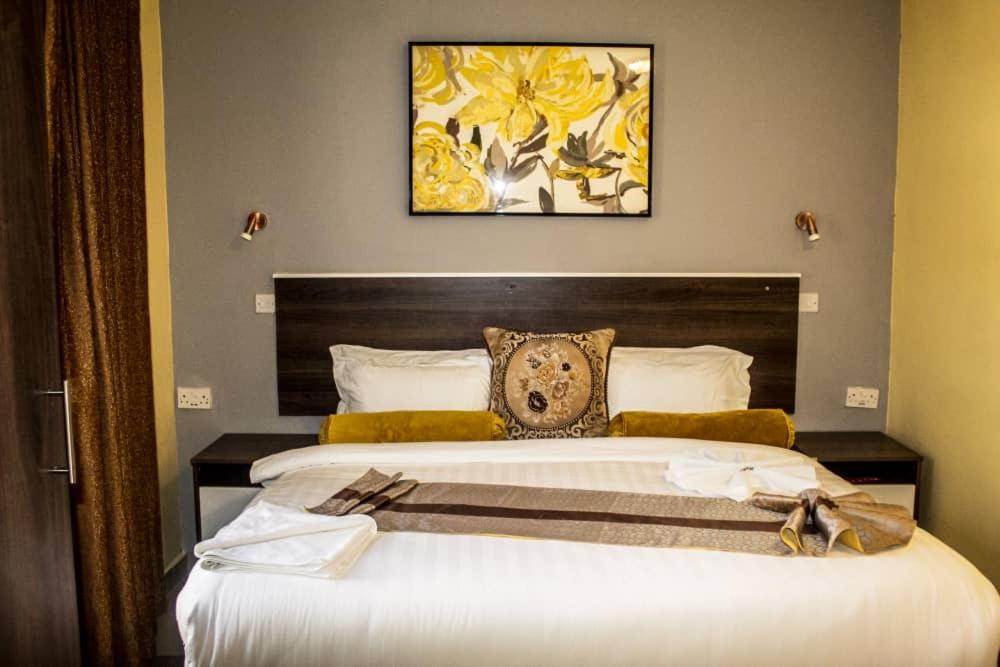 Etang Hotels