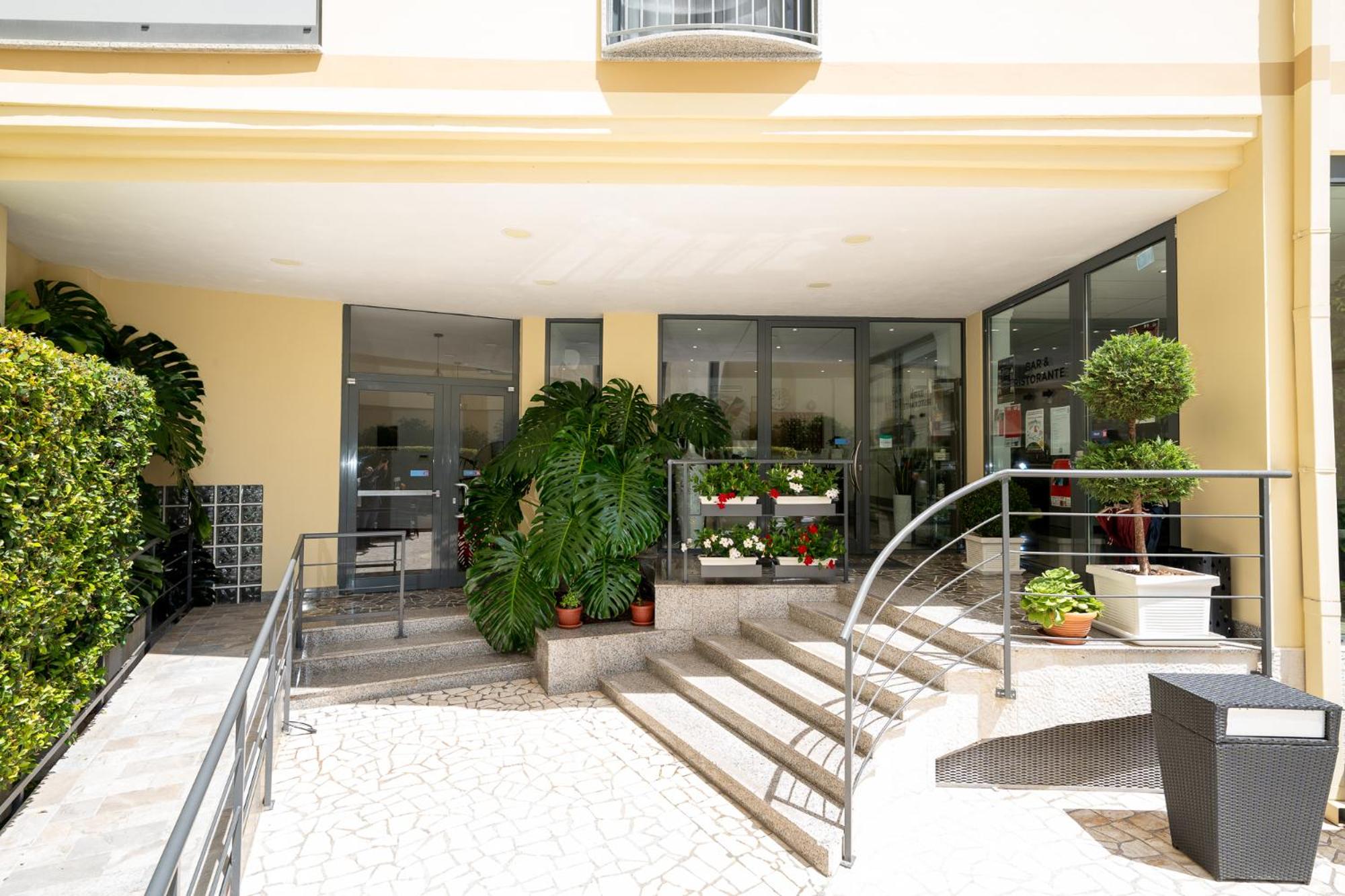 Hotel Auditorium - Image 1