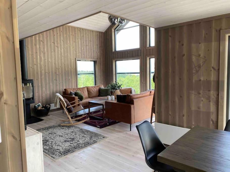 Hytte med utsikt over Sunnmørsalpane view 2