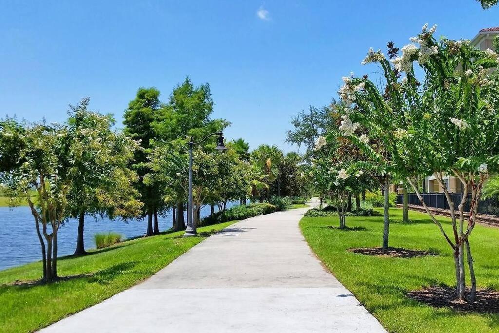 Harry Potter-Themed, Lake View, Spacious Condo Near Universal with Extra Amenities