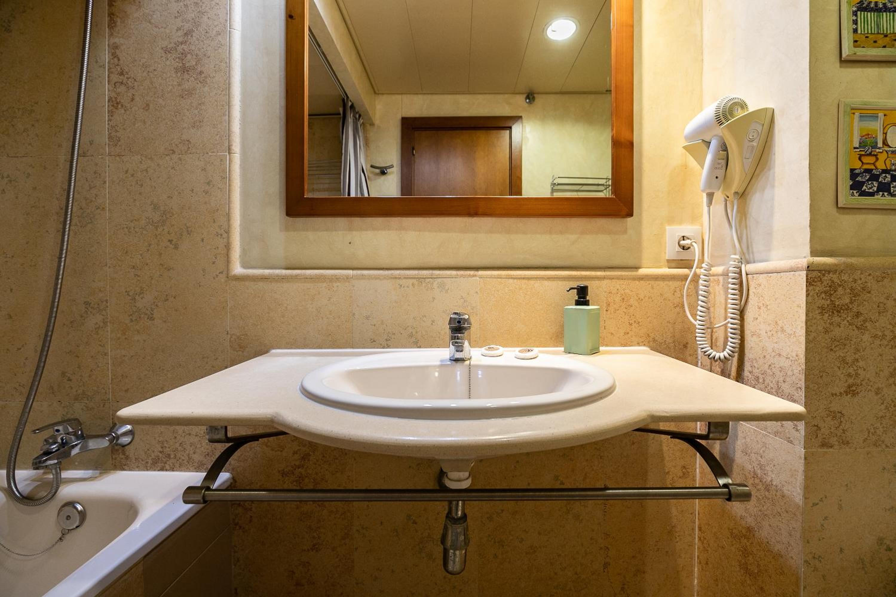APARTAMENTO DOS DORMITORIOS VISTAS JARDÍN