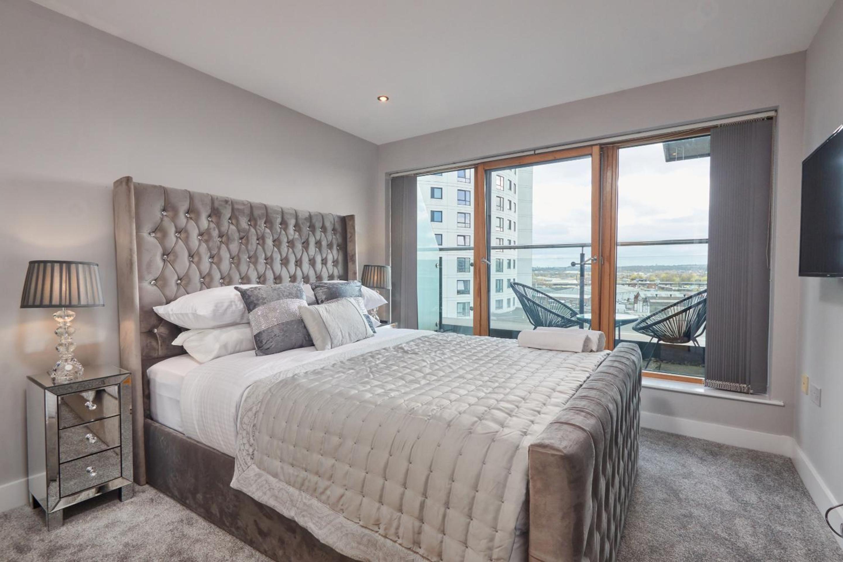 King Penthouse Apt View&Free Parking! view 4