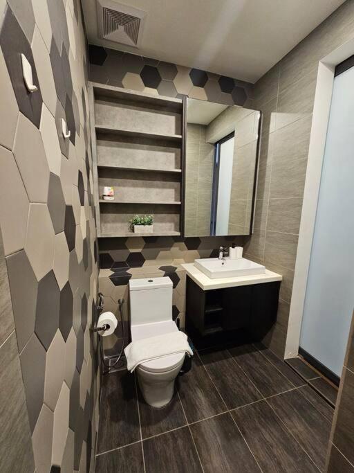 Stylish Ceylonz Suite near Bukit Bintang 4pax