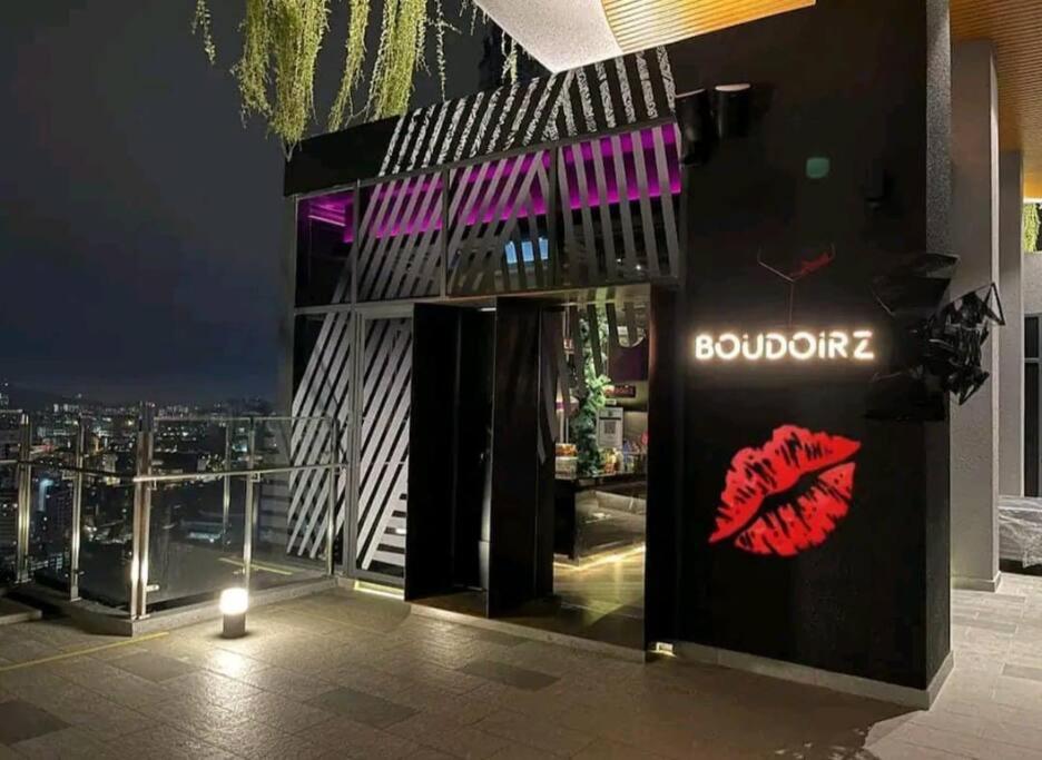 Stylish Ceylonz Suite near Bukit Bintang 4pax