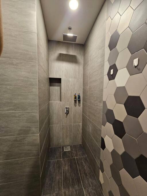 Stylish Ceylonz Suite near Bukit Bintang 4pax