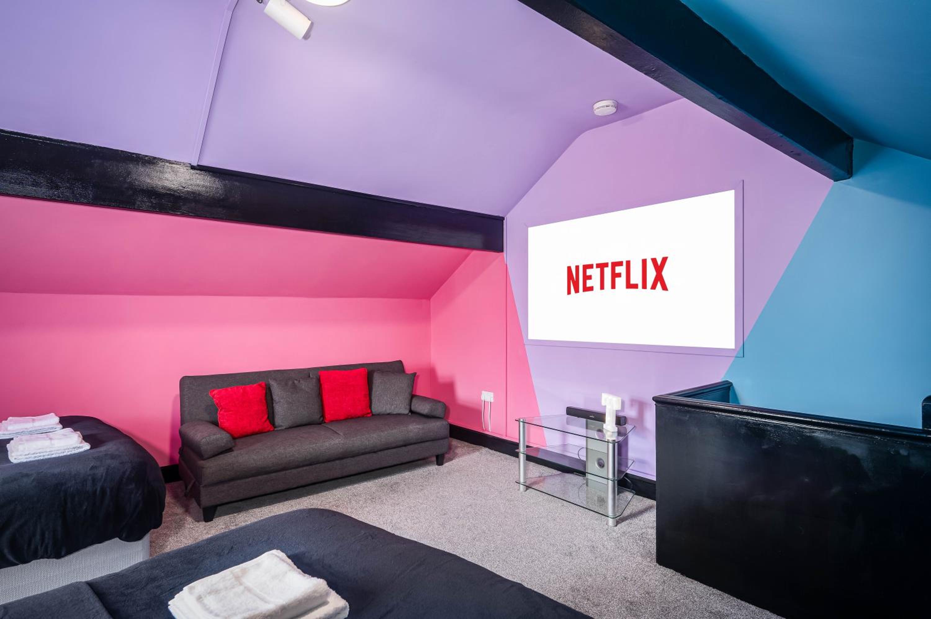 Social Media Inspired 3BR - Long Stays Disc view 4