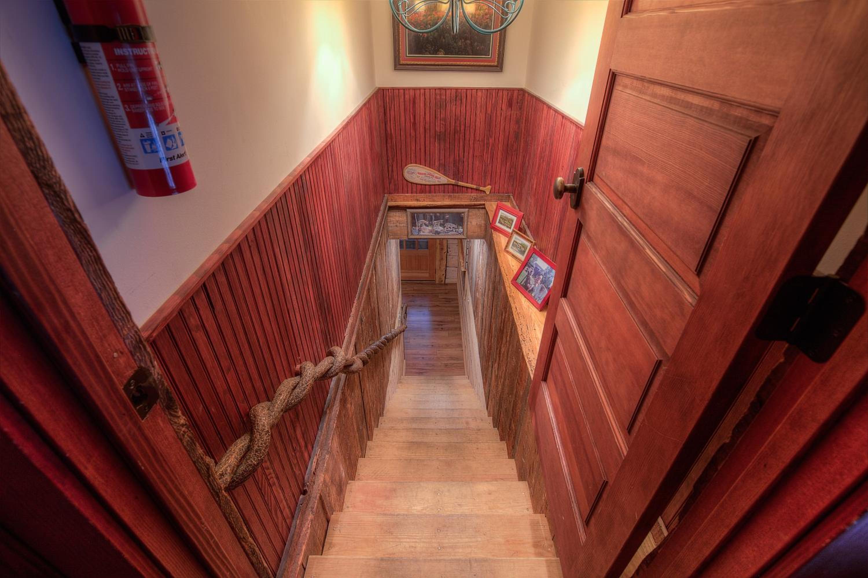 Lovely Lakeview Cabin Minutes to Main Street!