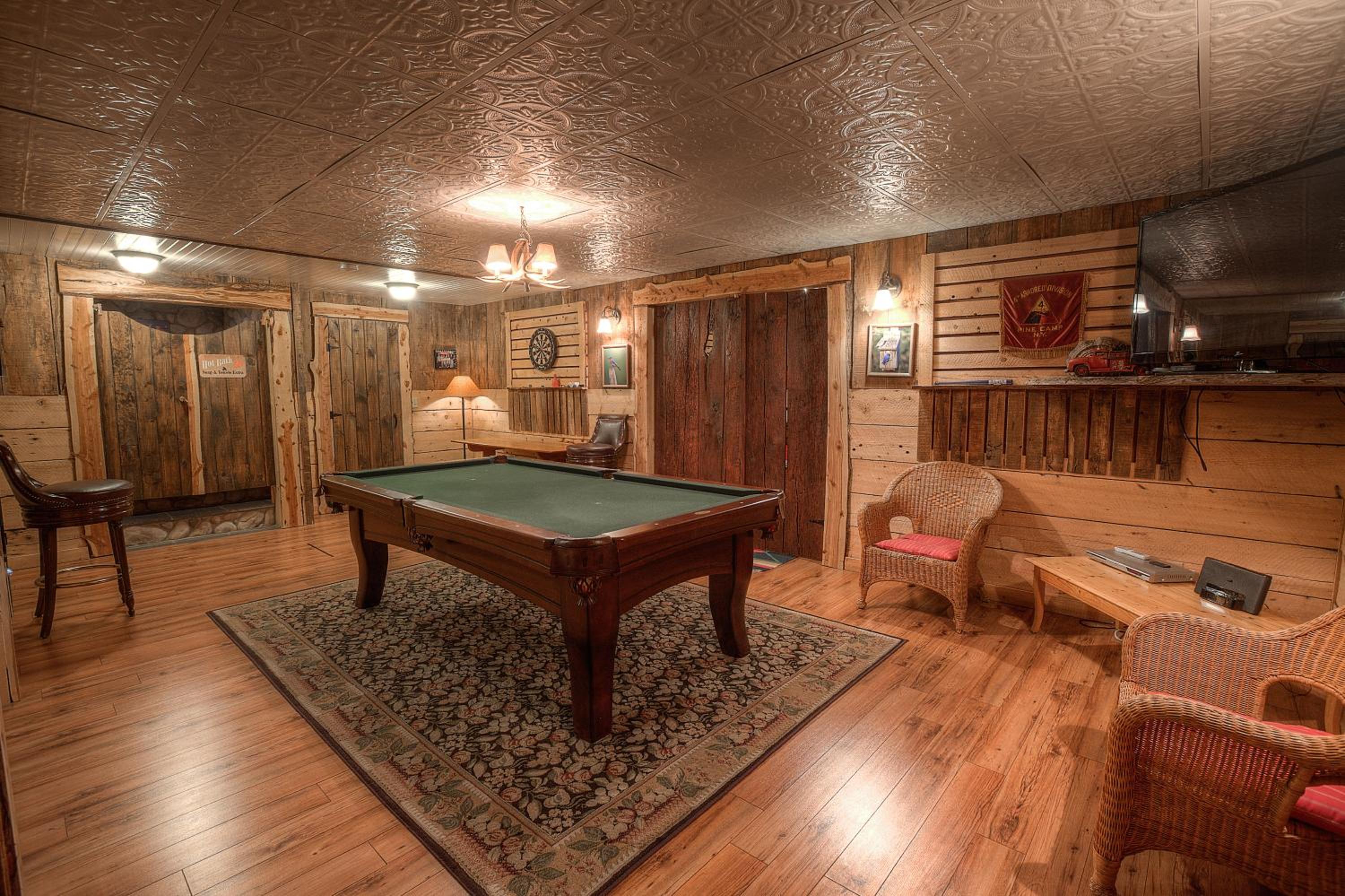 Lovely Lakeview Cabin Minutes to Main Street!