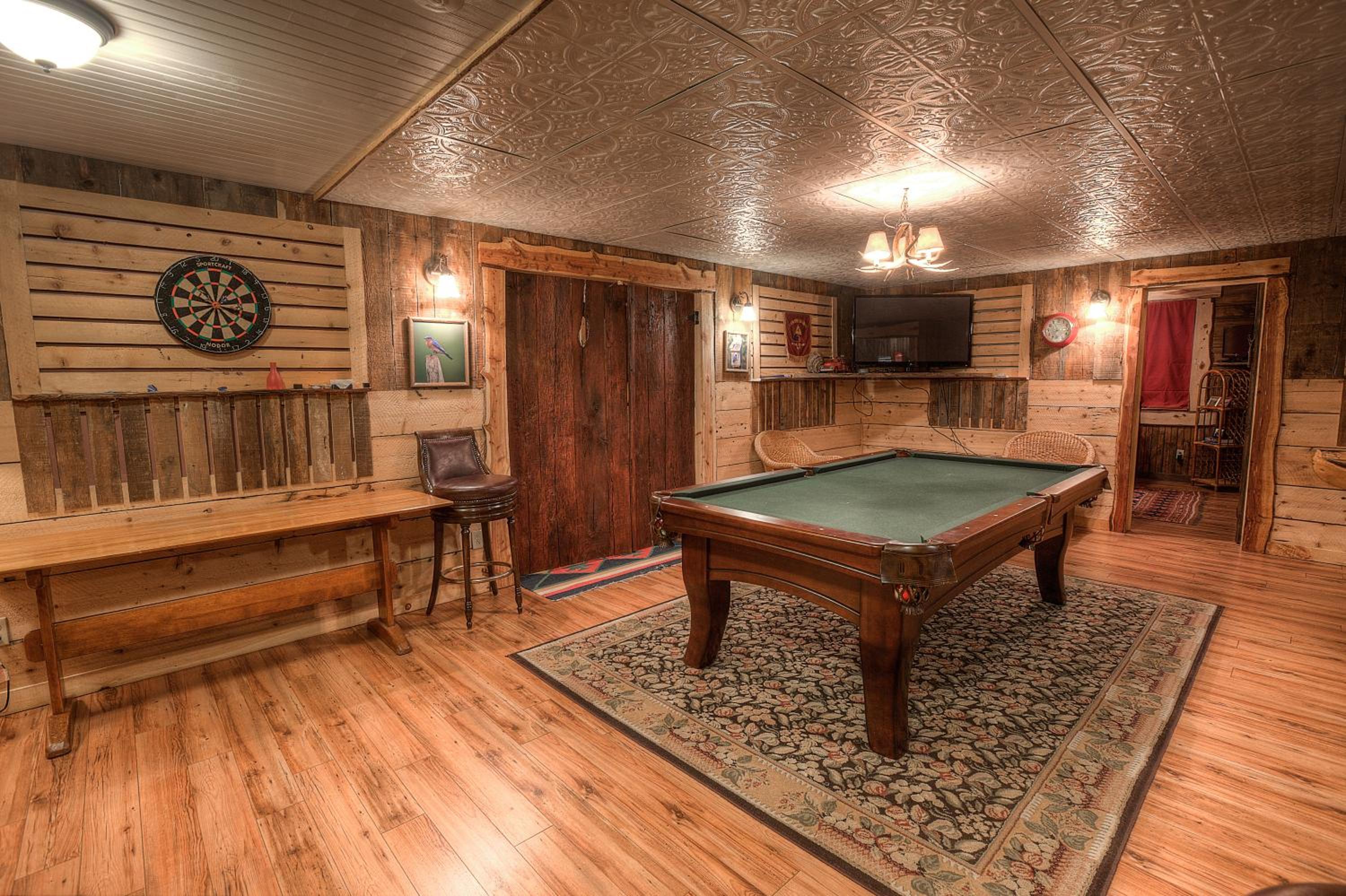 Lovely Lakeview Cabin Minutes to Main Street!