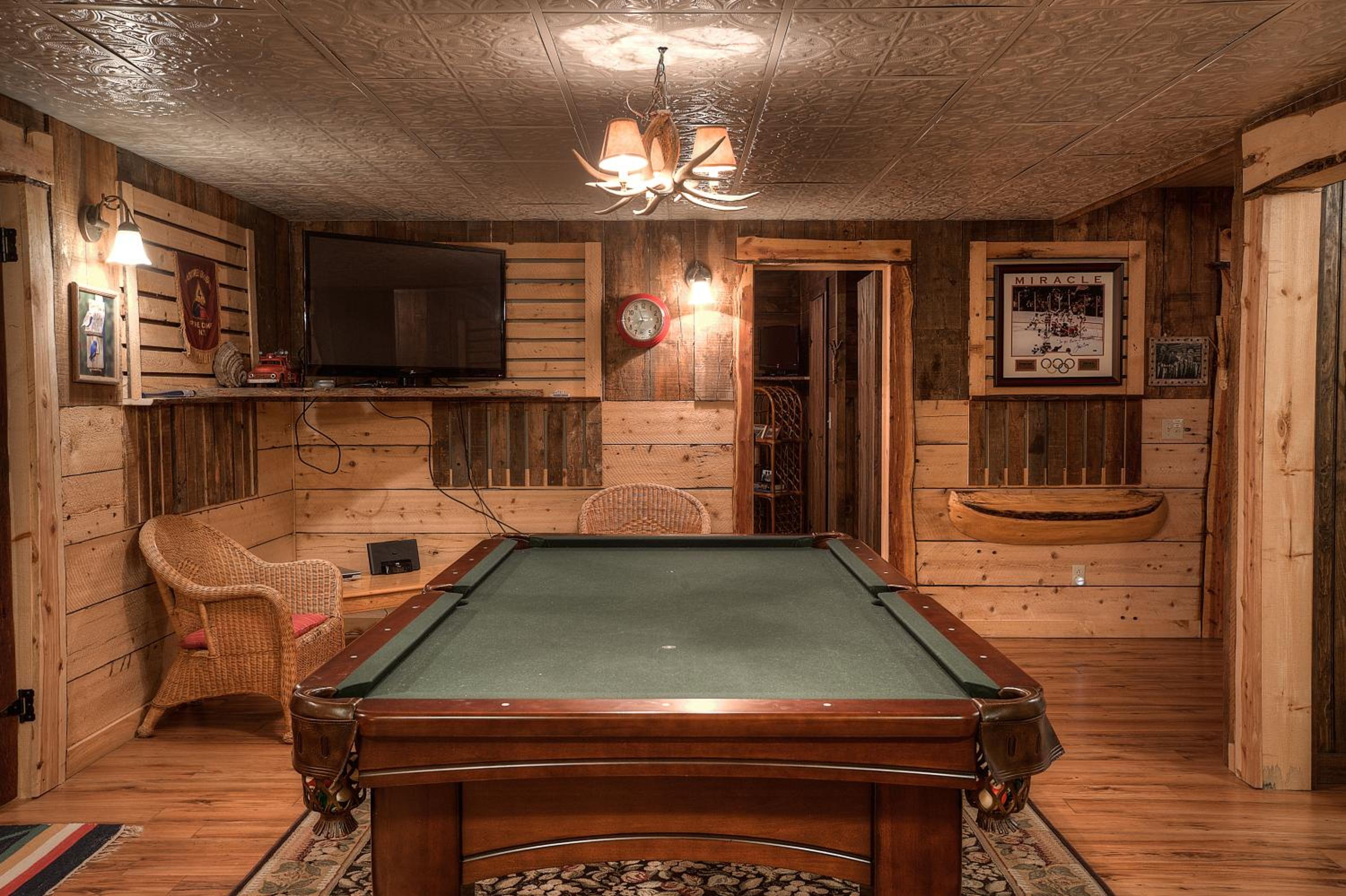 Lovely Lakeview Cabin Minutes to Main Street!