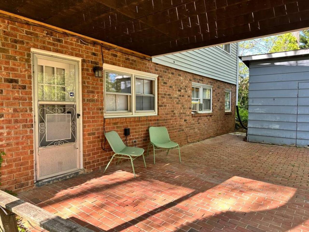 Private 1BR Mins to Downtown, Serene Backyard view 3
