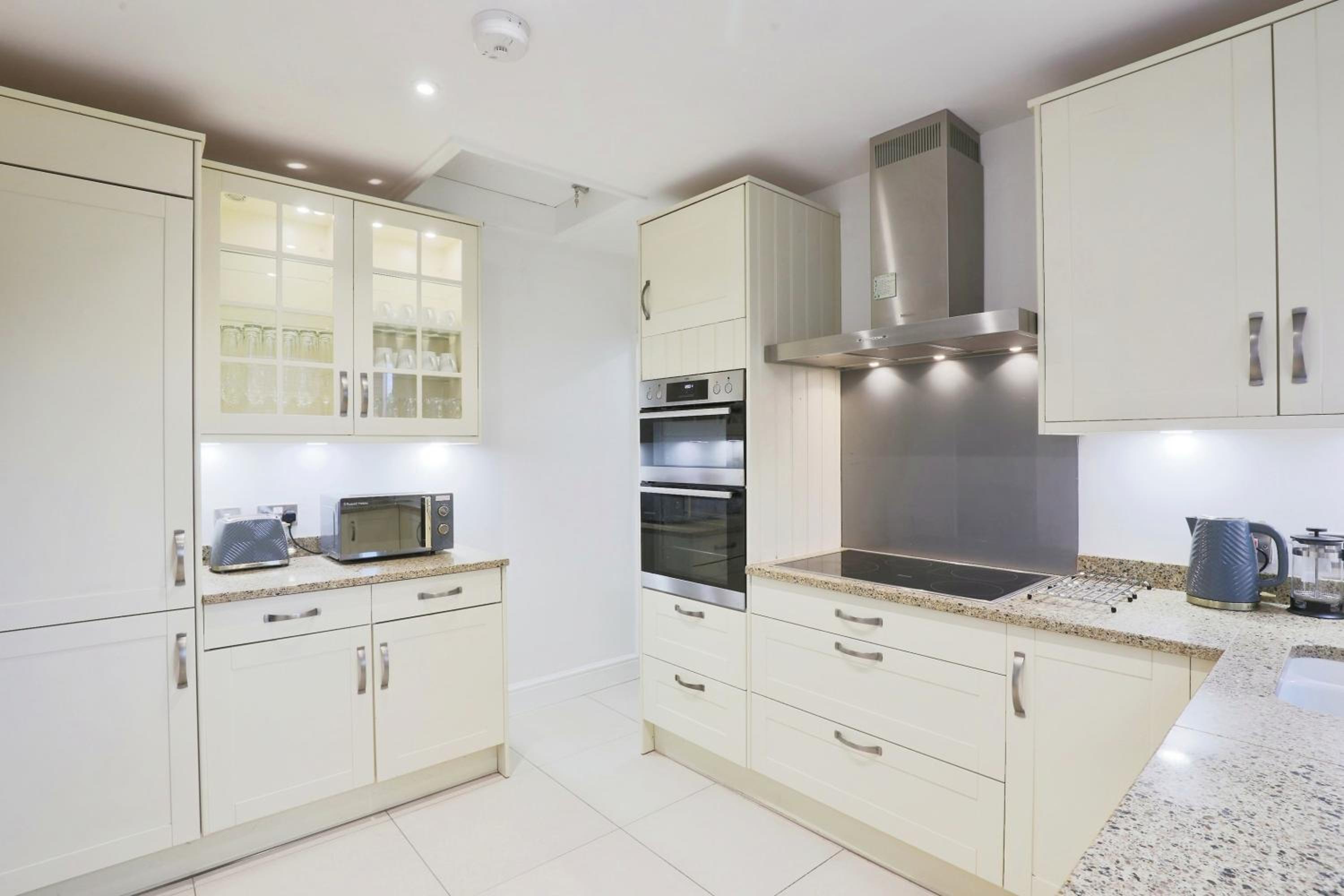 Large Luxury Home in Solihull - Sleeps 14 near NEC & BHX, photo 13