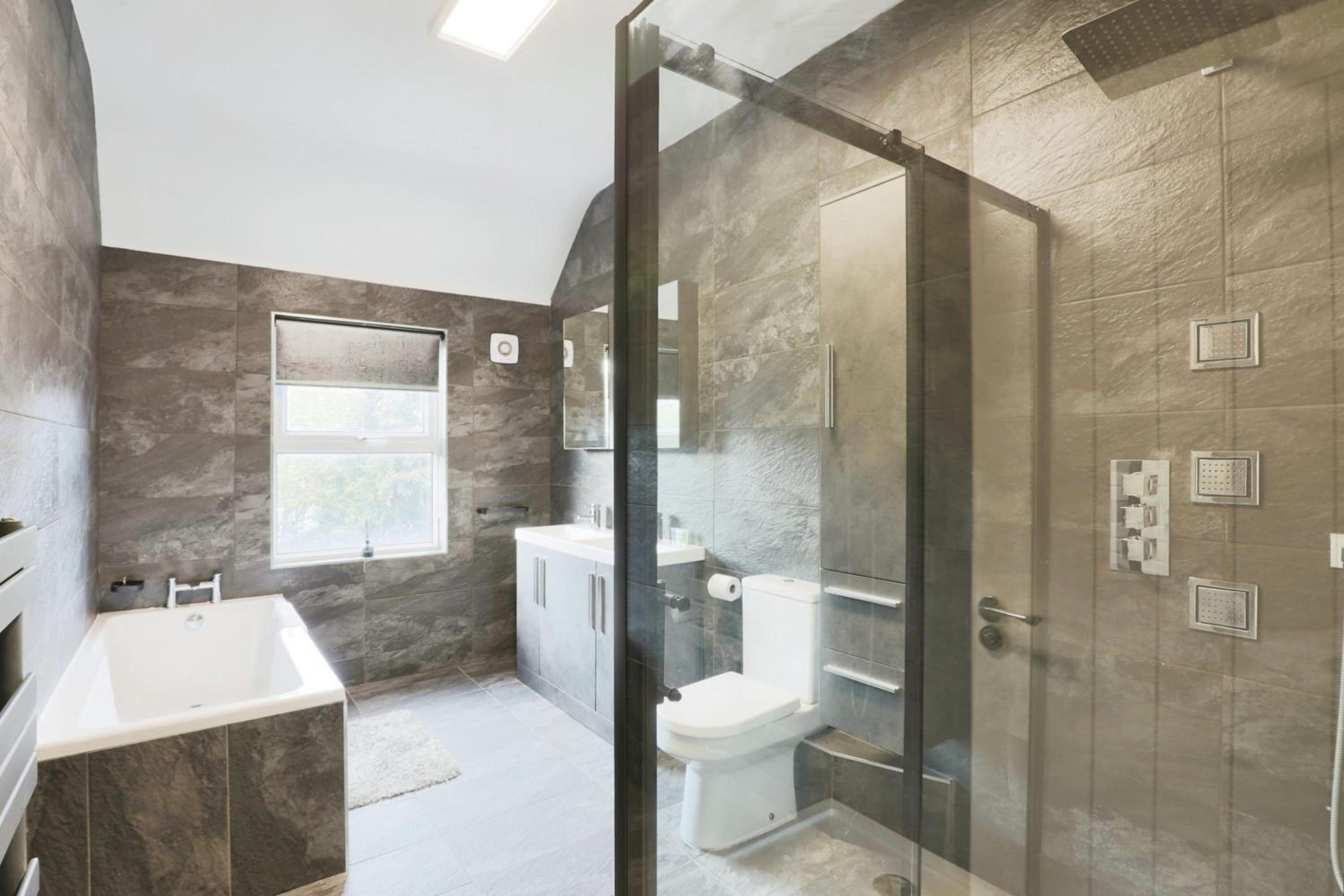 Large Luxury Home in Solihull - Sleeps 14 near NEC & BHX, photo 27