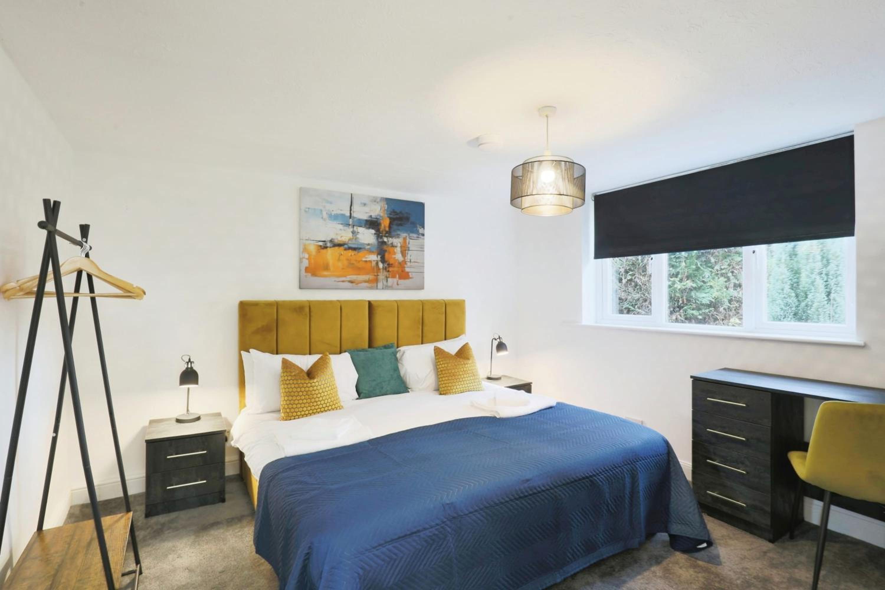Large Luxury Home in Solihull - Sleeps 14 near NEC & BHX, photo 16