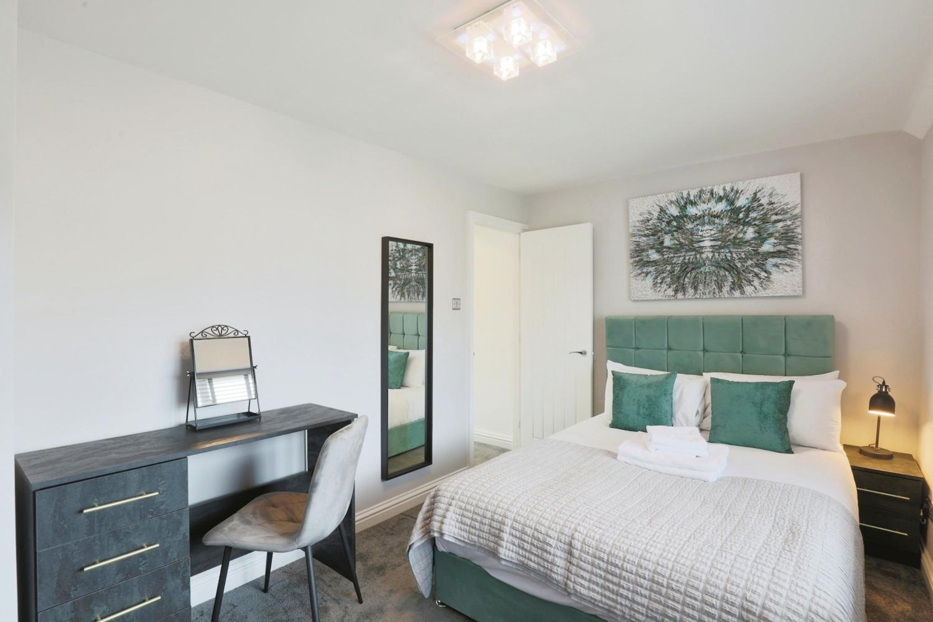 Large Luxury Home in Solihull - Sleeps 14 near NEC & BHX, photo 18