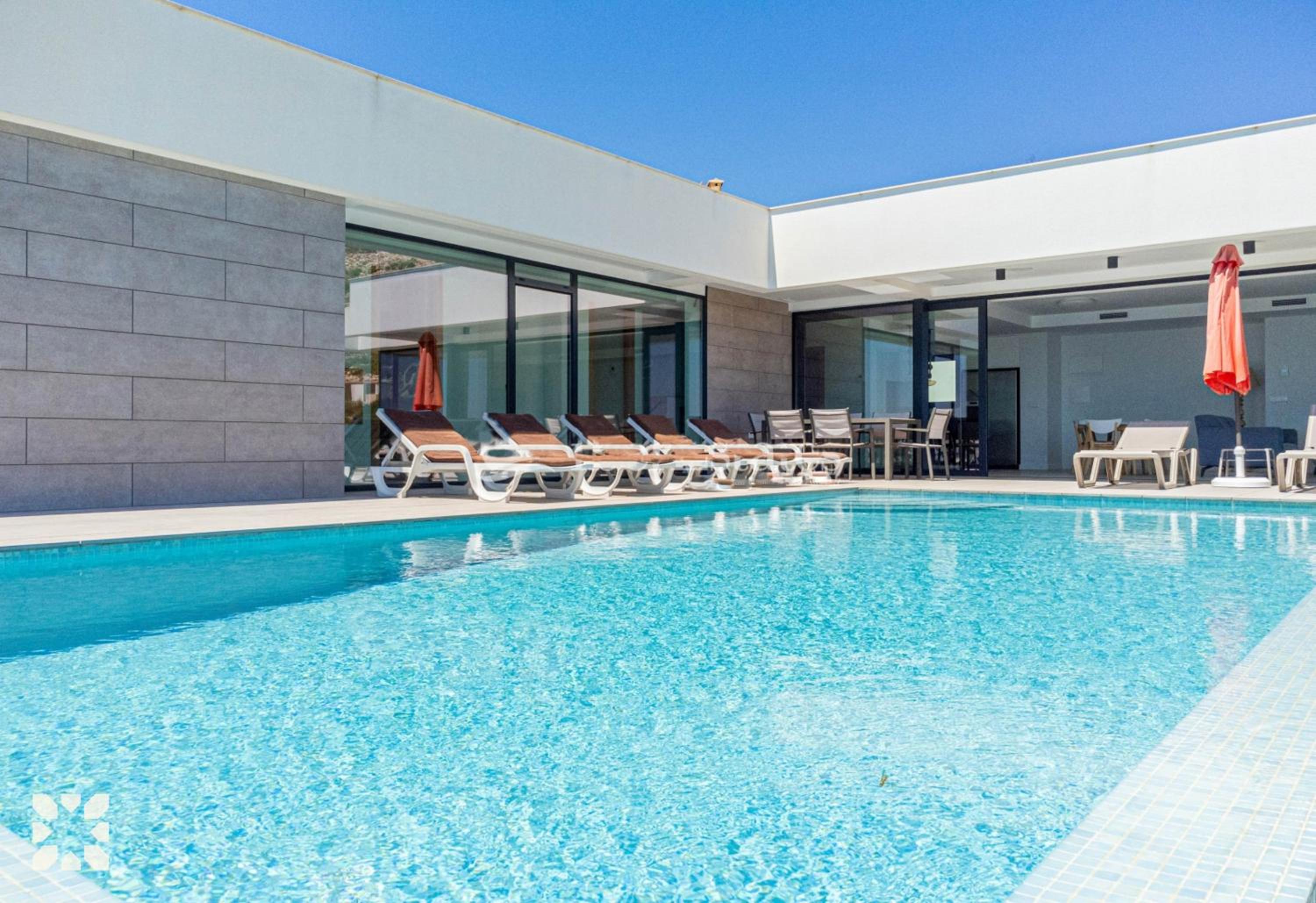 Villa Falqui by Abahana Villas