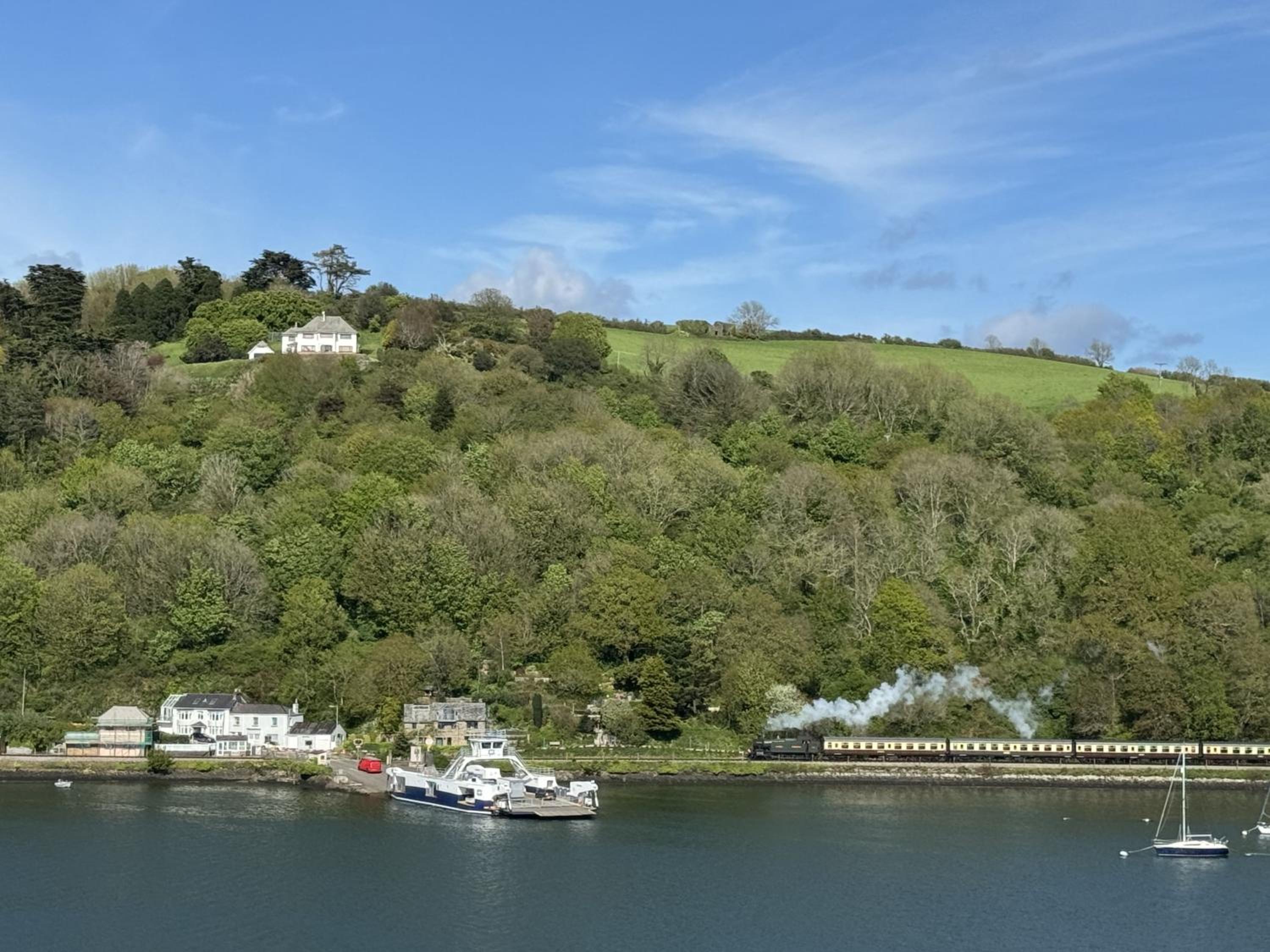 Ferry View - Views over the Dart, elegant three storey house, unique Sky Room view 4
