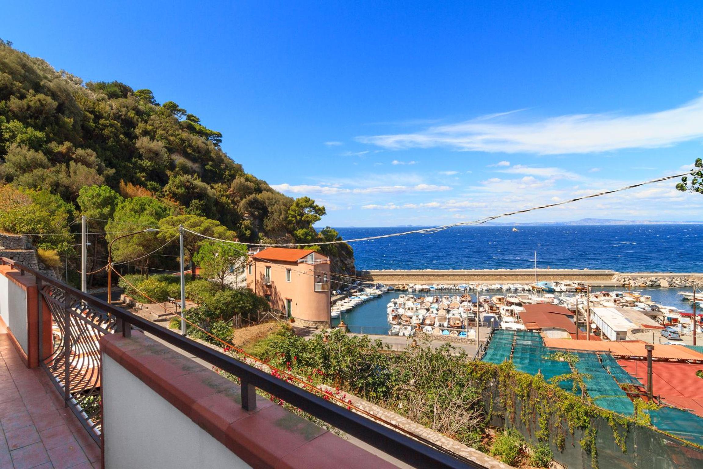 View on bay and charming houses Mediterranea e Capricorno photo 3