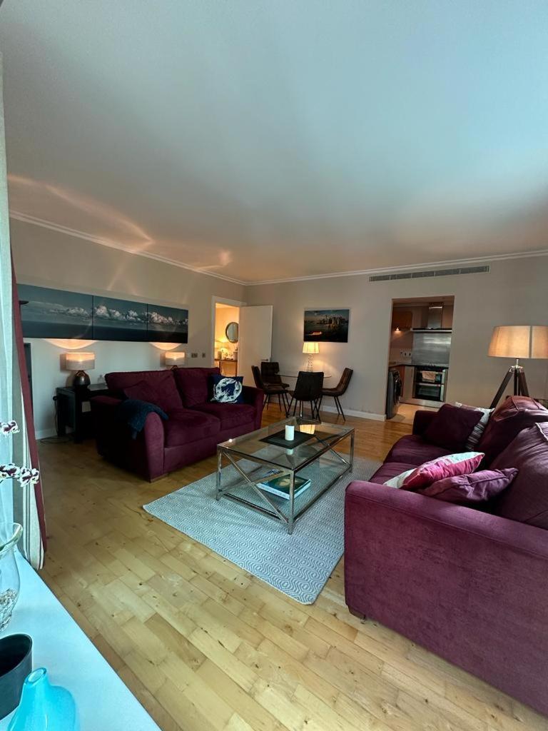 Lakes 2 Bedroom Shared Apartment In Canary Wharf With Private Bathrooms