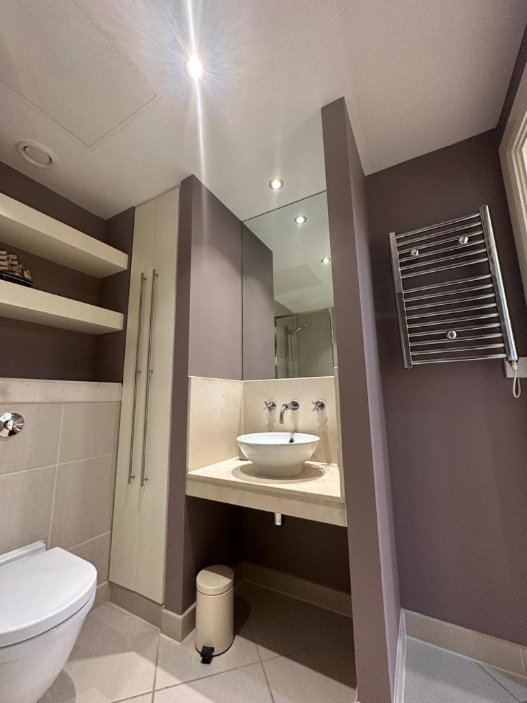 Lakes 2 Bedroom Shared Apartment In Canary Wharf With Private Bathrooms