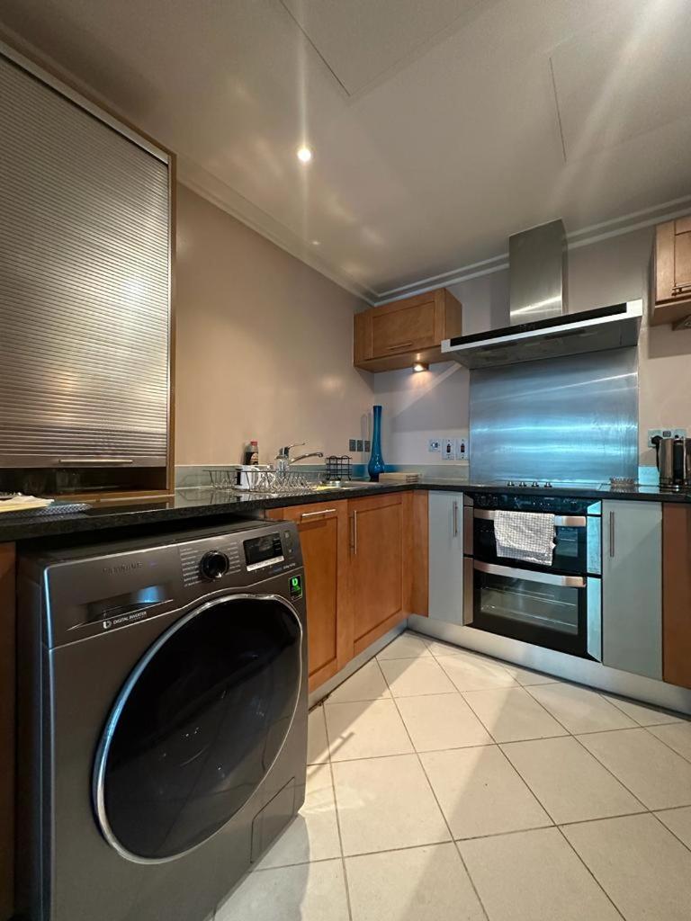 Lakes 2 Bedroom Shared Apartment In Canary Wharf With Private Bathrooms