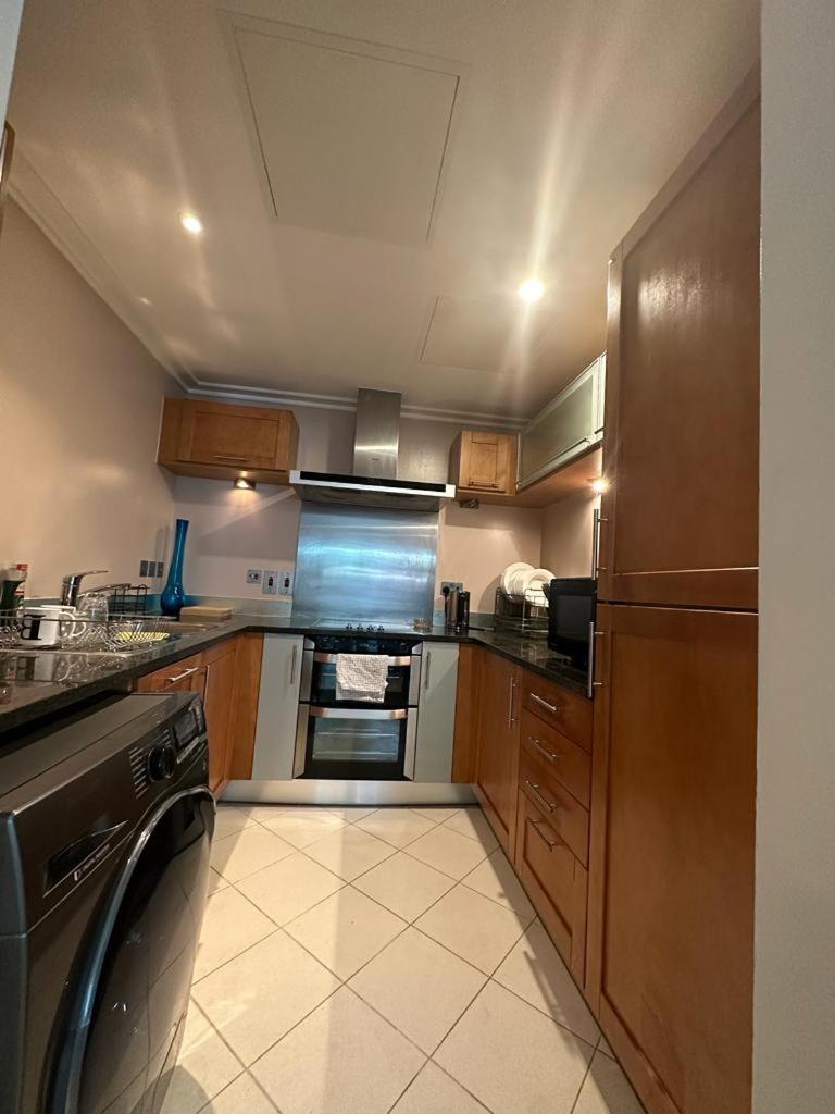 Lakes 2 Bedroom Shared Apartment In Canary Wharf With Private Bathrooms