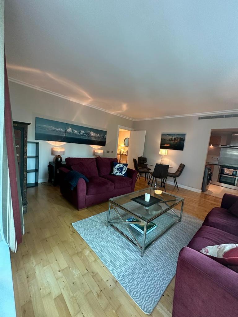 Lakes 2 Bedroom Shared Apartment In Canary Wharf With Private Bathrooms
