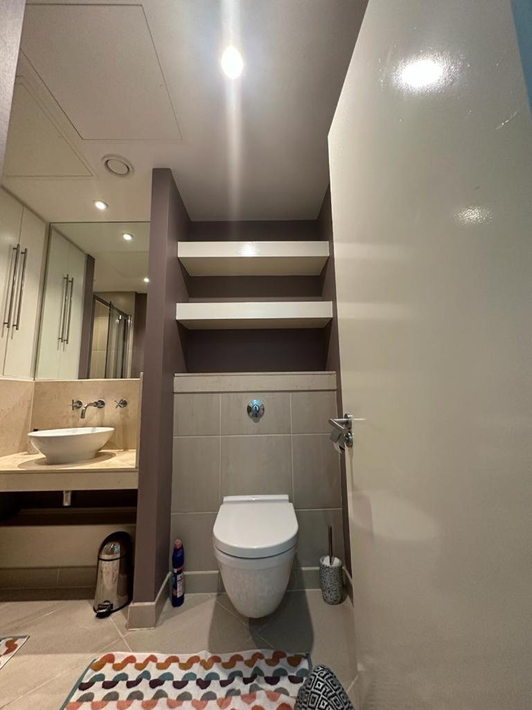 Lakes 2 Bedroom Shared Apartment In Canary Wharf With Private Bathrooms