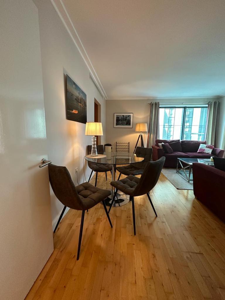 Lakes 2 Bedroom Shared Apartment In Canary Wharf With Private Bathrooms