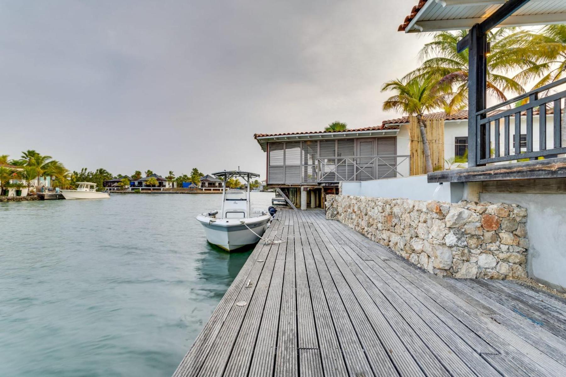 Coral Laguna in Laguna Marina