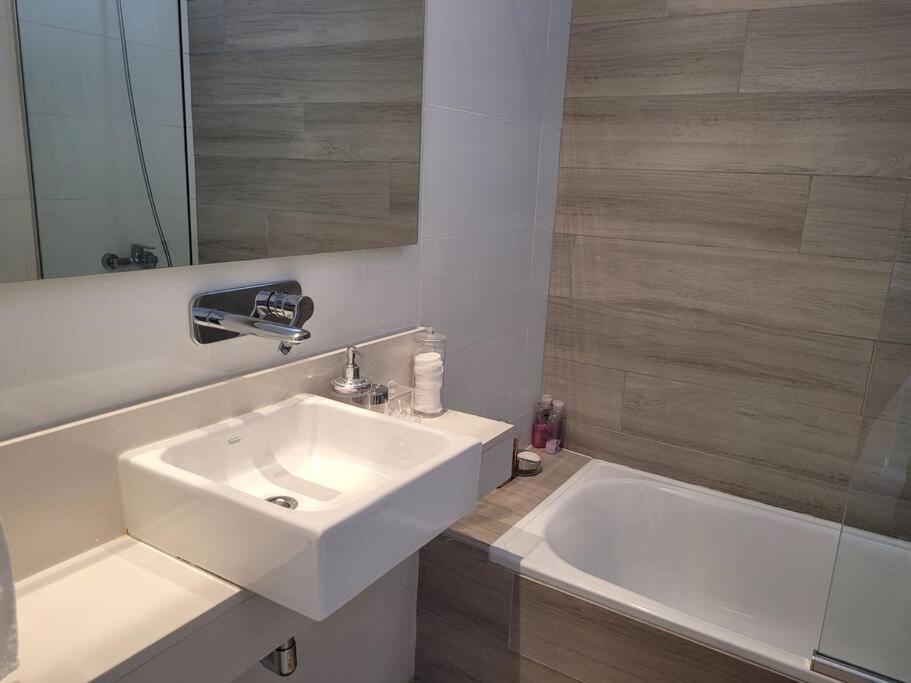 Dpto 2 ambientes en Cañitas con Laundry Gym Piscina y Sofa cama extra