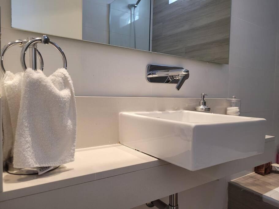 Dpto 2 ambientes en Cañitas con Laundry Gym Piscina y Sofa cama extra