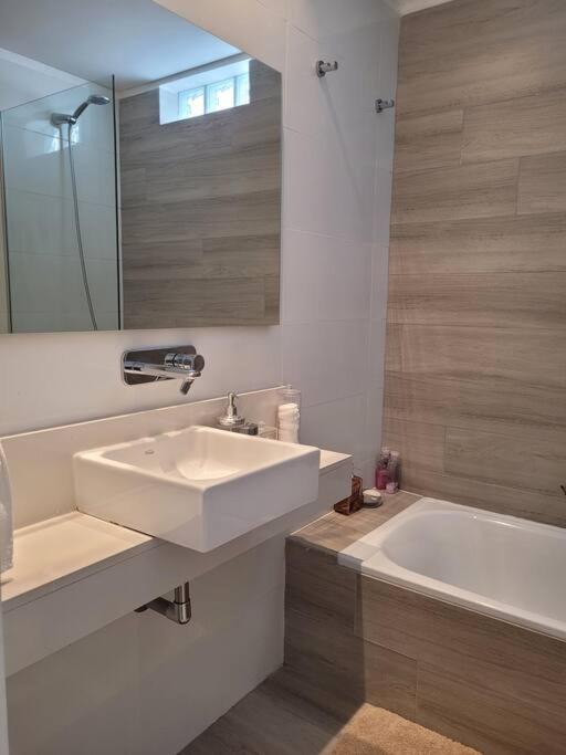 Dpto 2 ambientes en Cañitas con Laundry Gym Piscina y Sofa cama extra