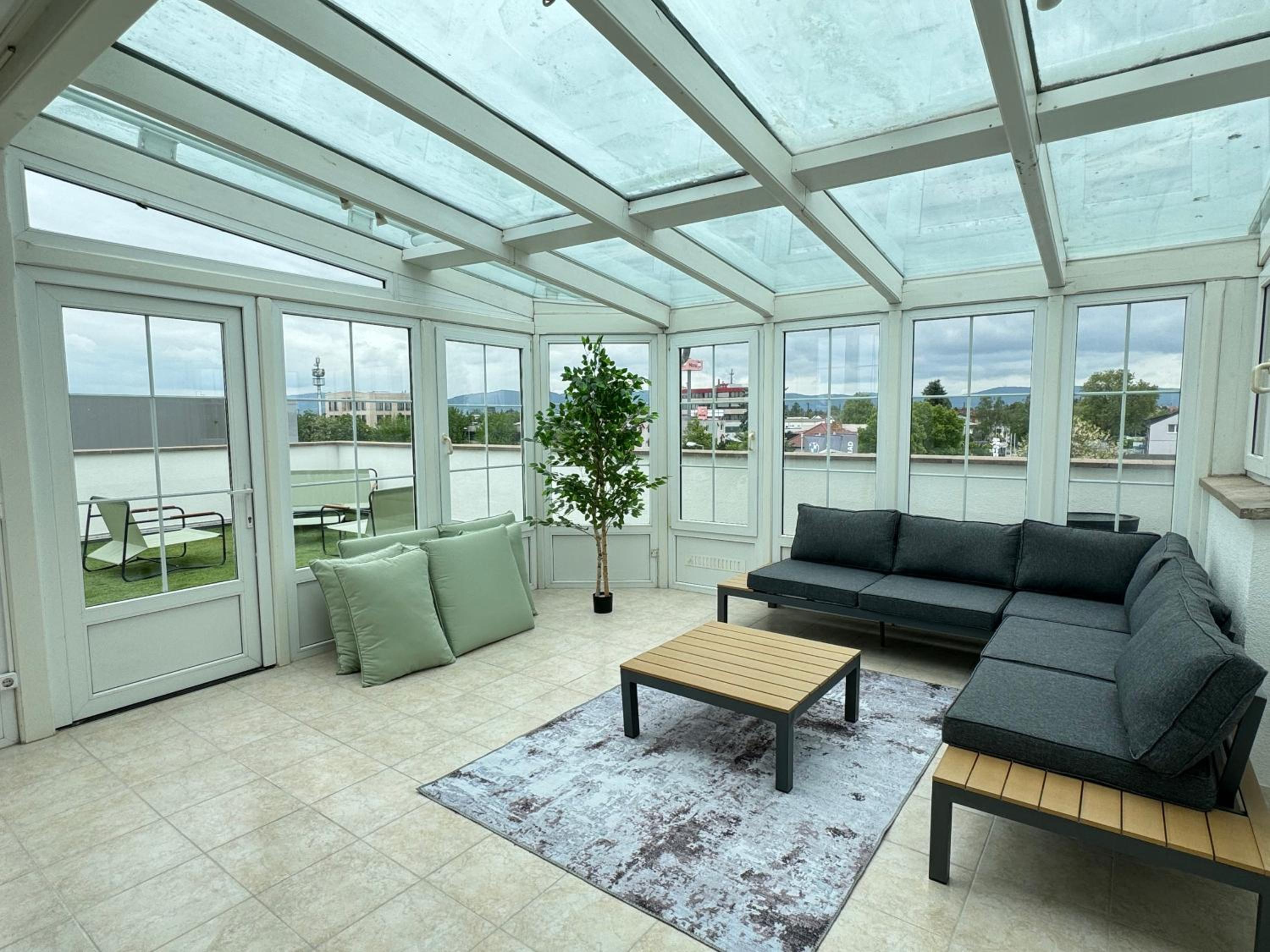 220 qm Penthouse Wohnung mit Fahrstuhl - ohne SPA