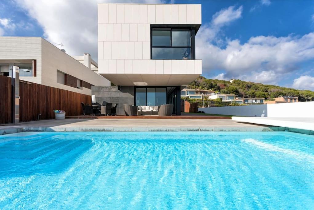 La Villa Blanca Luxury villa Barcelona & Costa Brava view 2