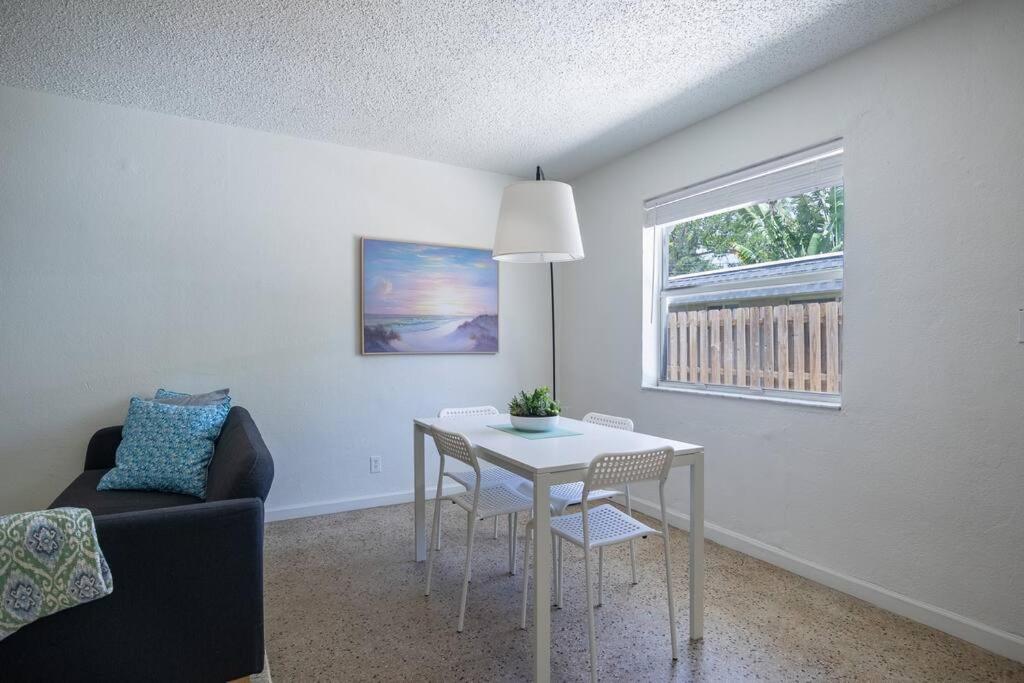 Stylish 2 bed 1 bath w/Free Parking! view 4