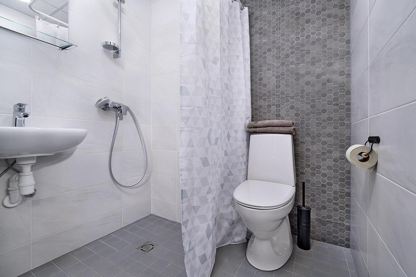 Laki 24 Apartments by EasyRentals view 3