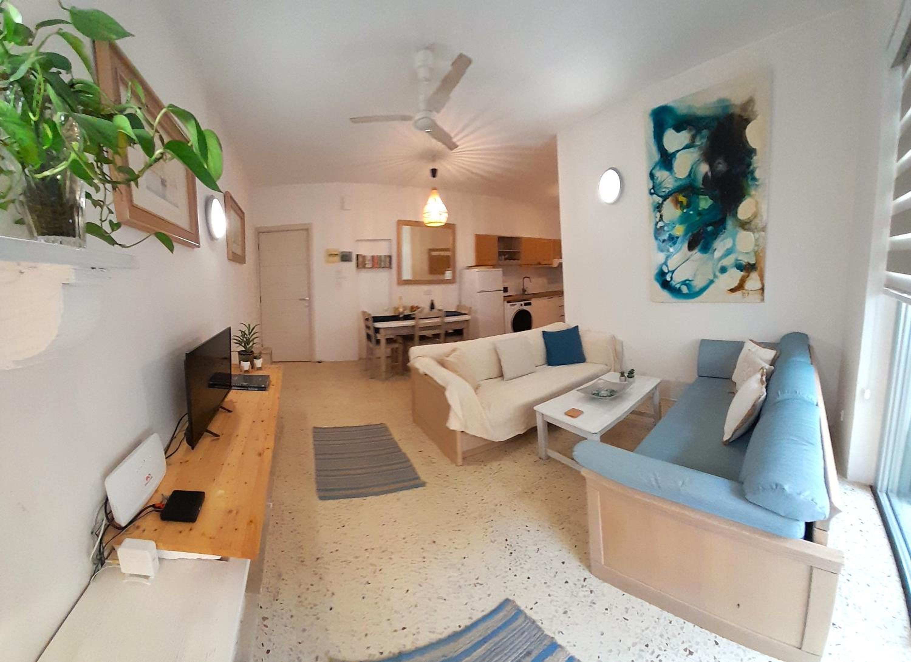Welcome Families & Groups Close to beach 3 bedroom Apt view 3