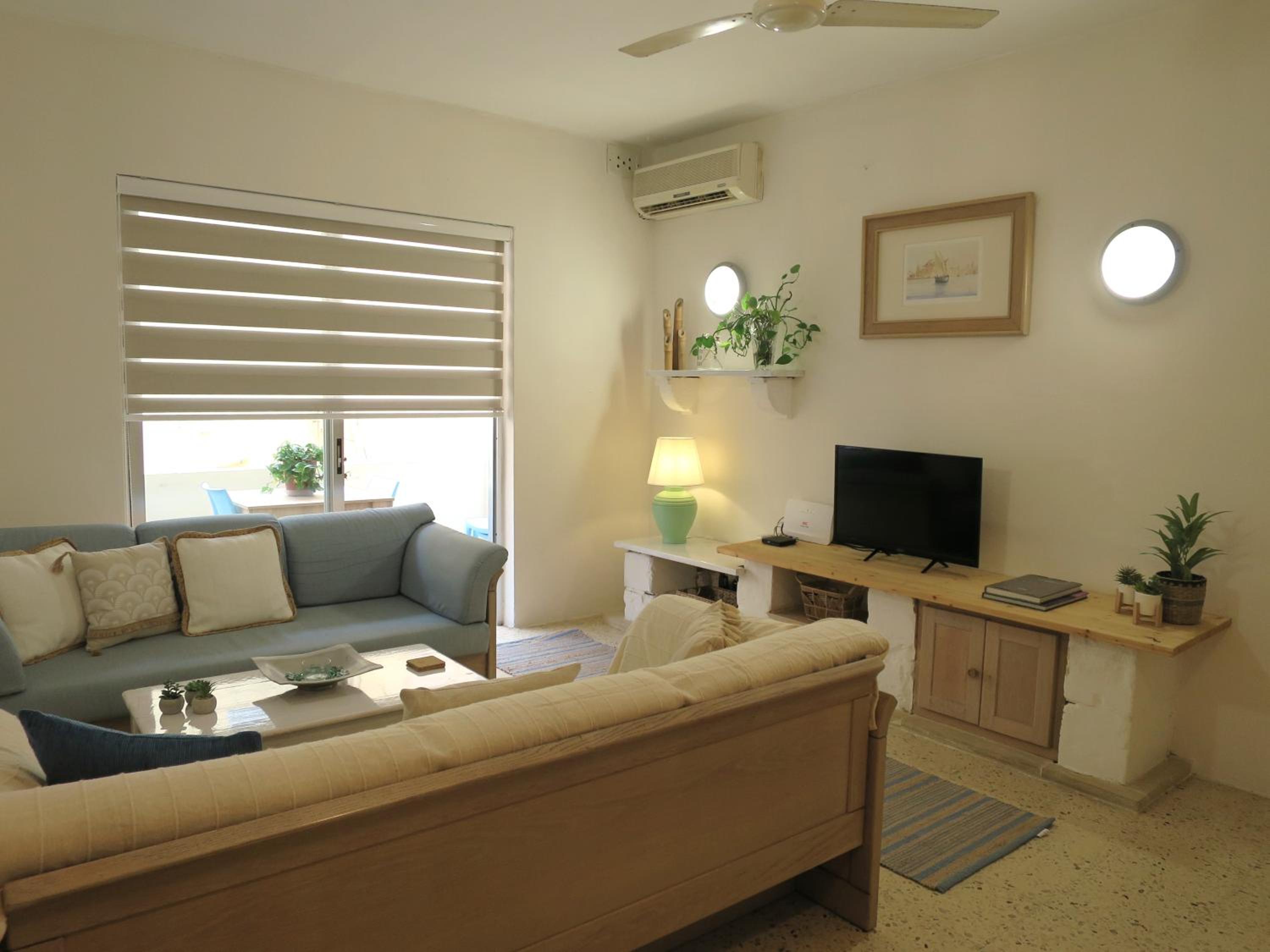 Welcome Families & Groups Close to beach 3 bedroom Apt view 4